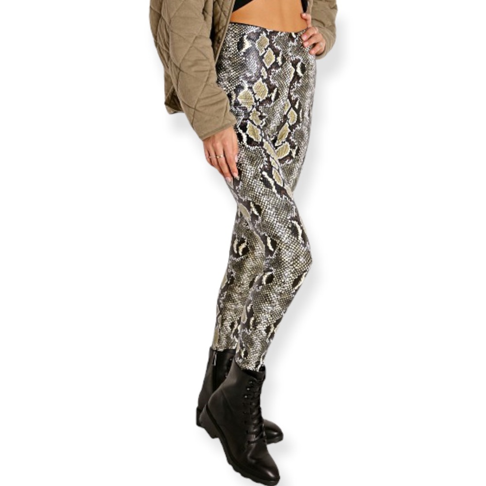 Commando Snake Print Leggings in Black, Gray & Yellow - Picture 3 of 16